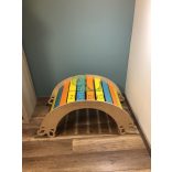 Montessori szivárványhinta bérelhető