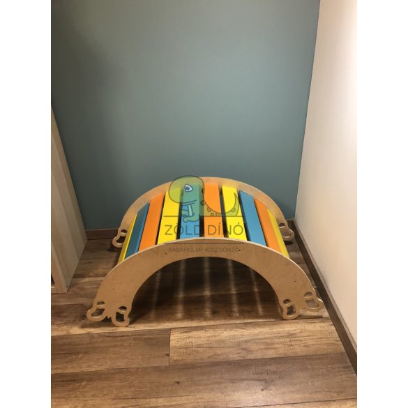 Montessori szivárványhinta bérelhető
